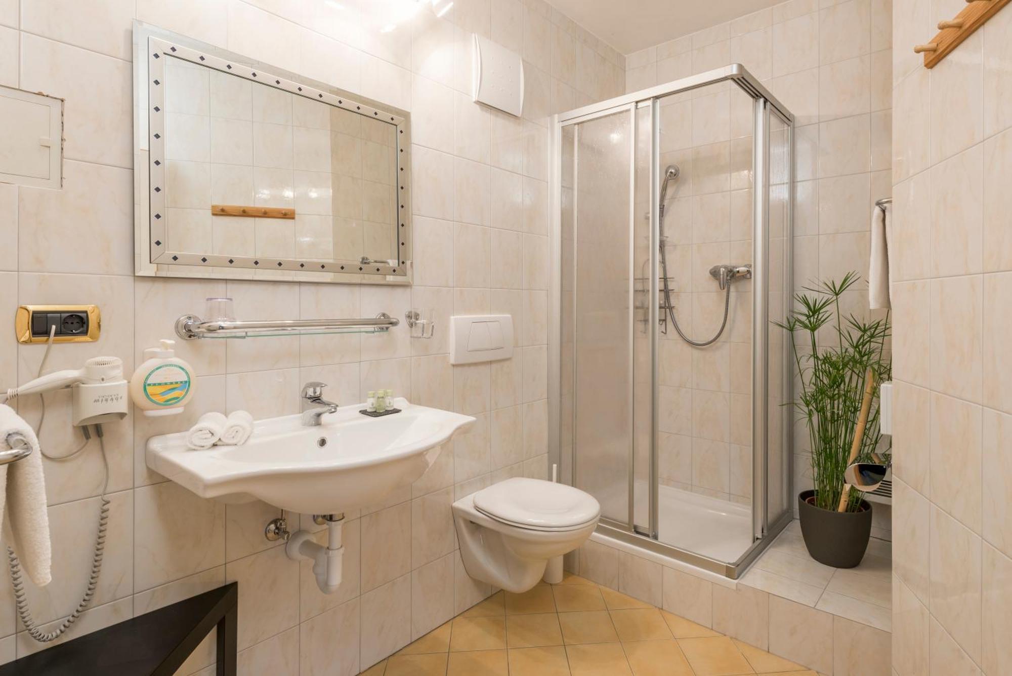 Hotel Bamboo Coldrano Oda fotoğraf